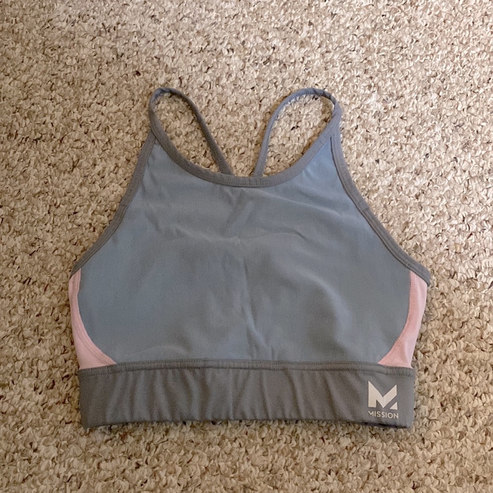 Mission high kneck sports bra